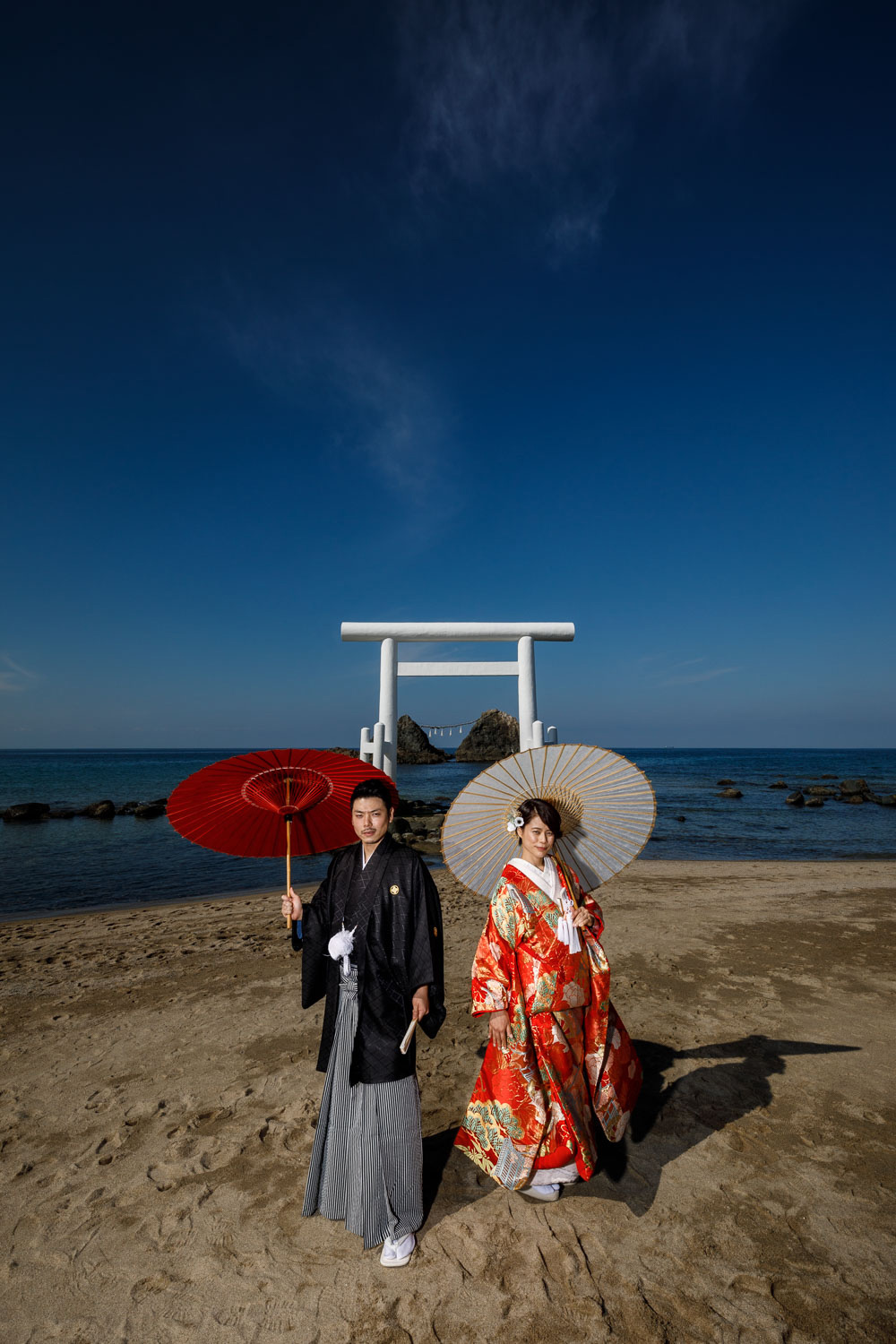 二見ヶ浦の夫婦岩前で和装前撮り　スーパーカメラマン大川さん