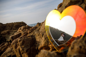 結婚式前取り　フォトウェディング　前撮りポーズ　岩場　ファシーノ　福岡前撮り　糸島　海　スーパーカメラマン大川さん