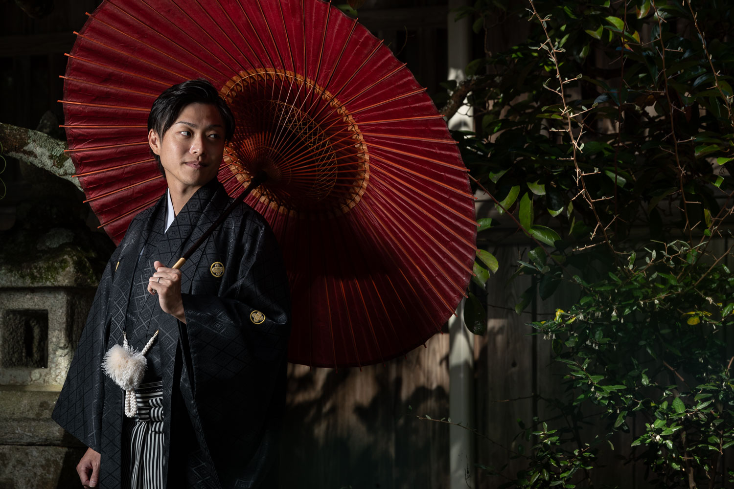 桜井神社 和装前撮り 紋付袴 男性ソロ 和傘 神社ロケーション