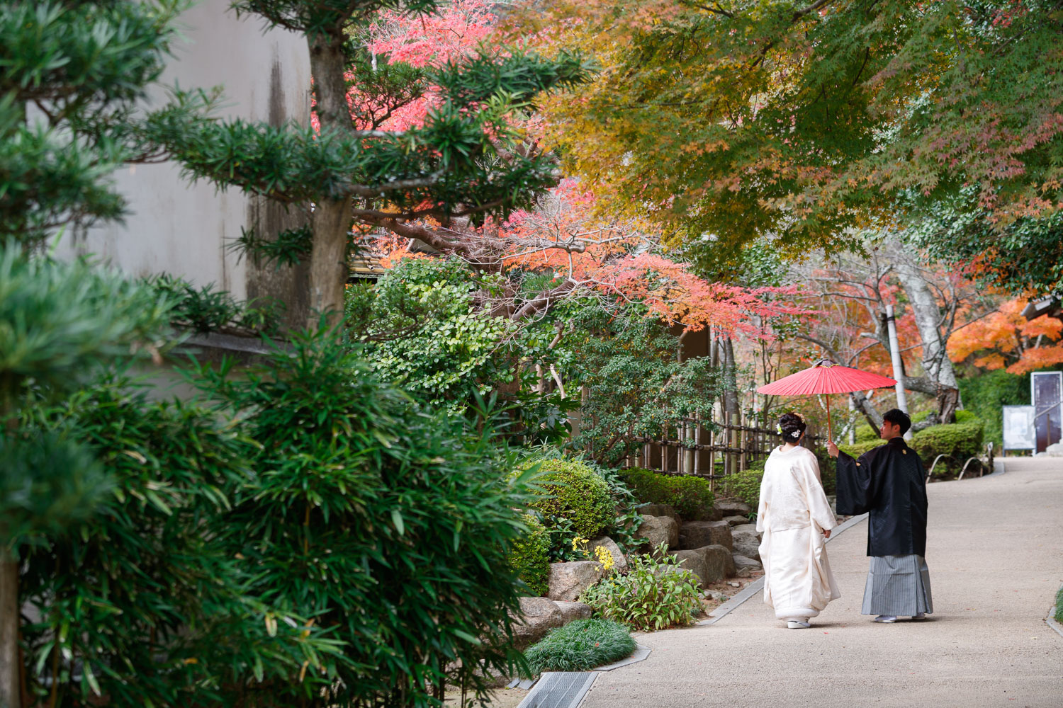 長府庭園 和装前撮り 白無垢 紅葉 ロケーション撮影