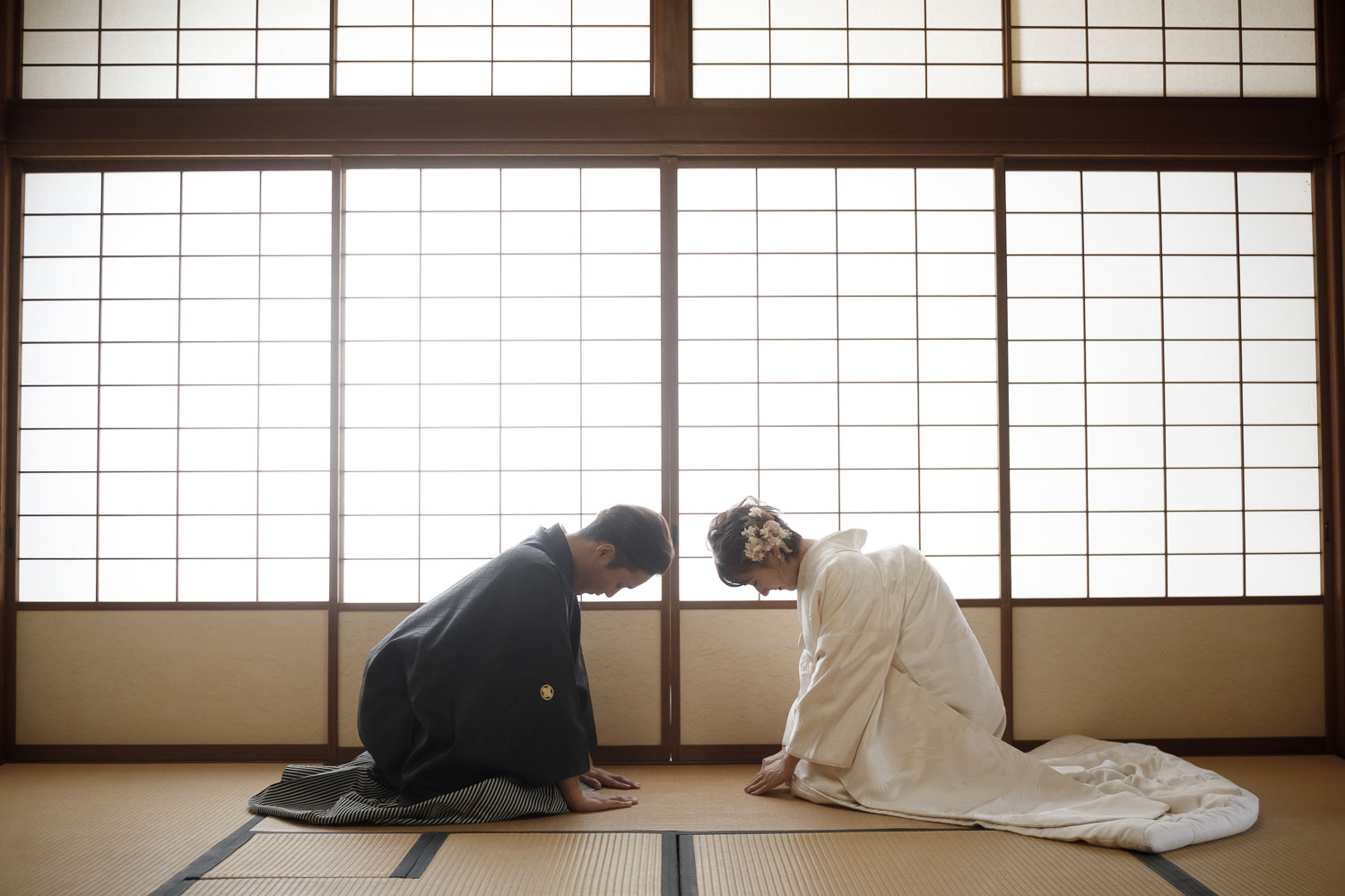 大濠公園日本庭園 和室 和装前撮り 白無垢 正座 フォトウェディング 福岡