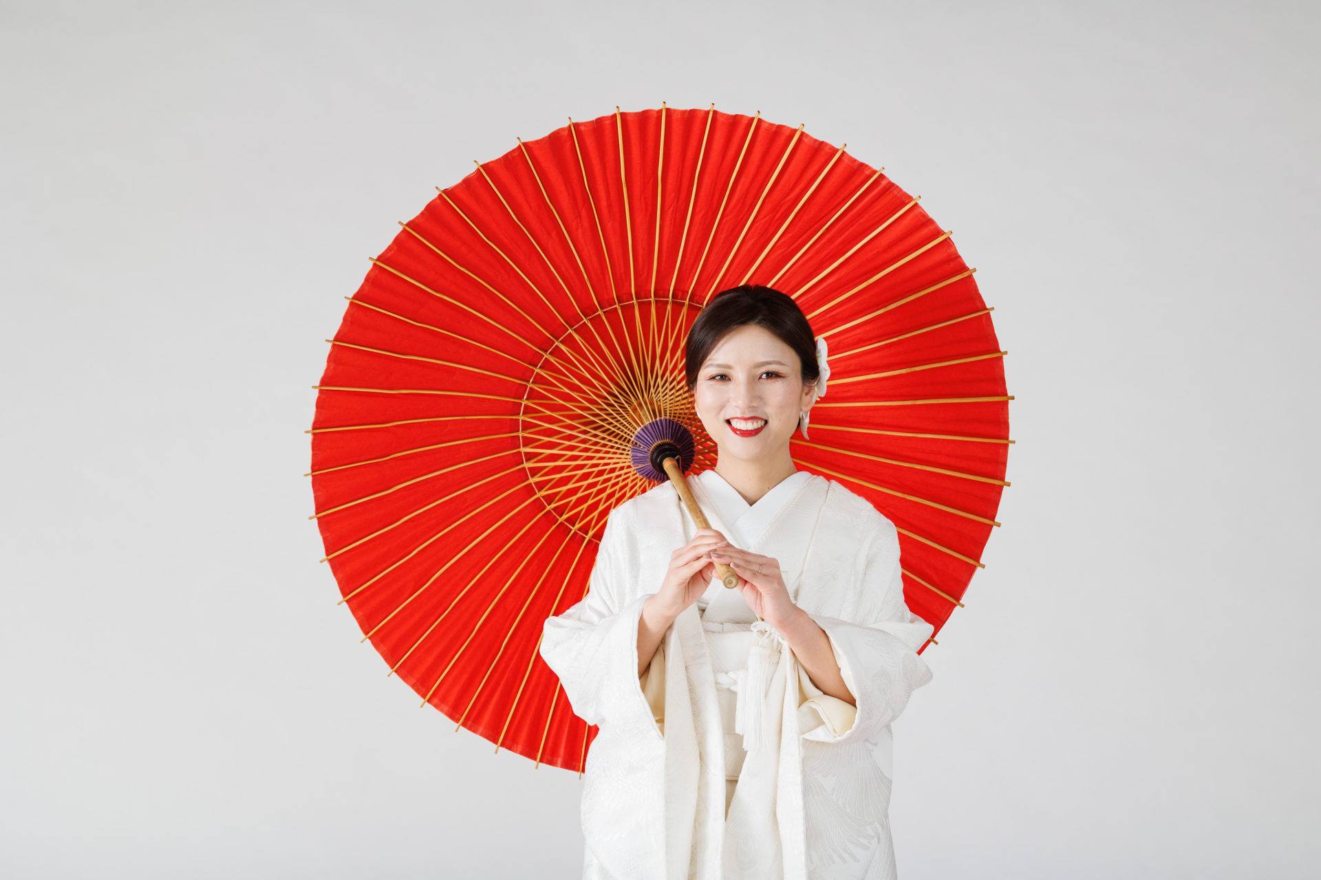 白無垢 スタジオ前撮り 和装フォトウェディング 和傘 白背景撮影
