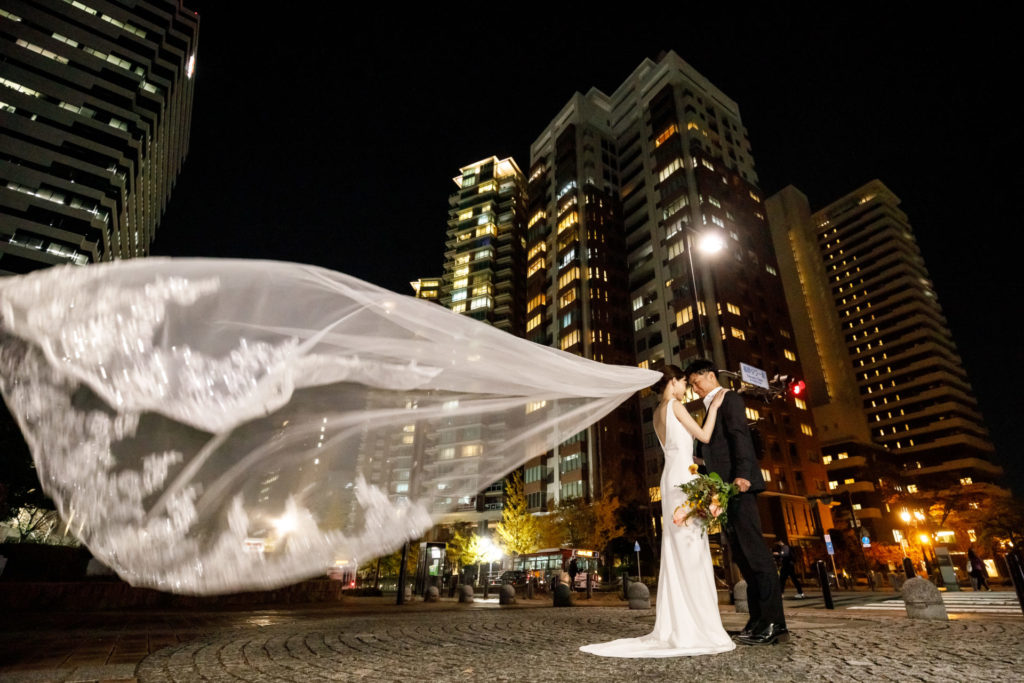 百道浜夜景フォトウェディング ベールを使ったロケーション前撮り